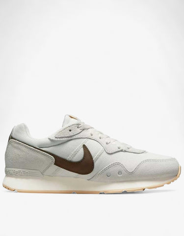NIKE Venture Runner Shoes White | MegaMall.bg